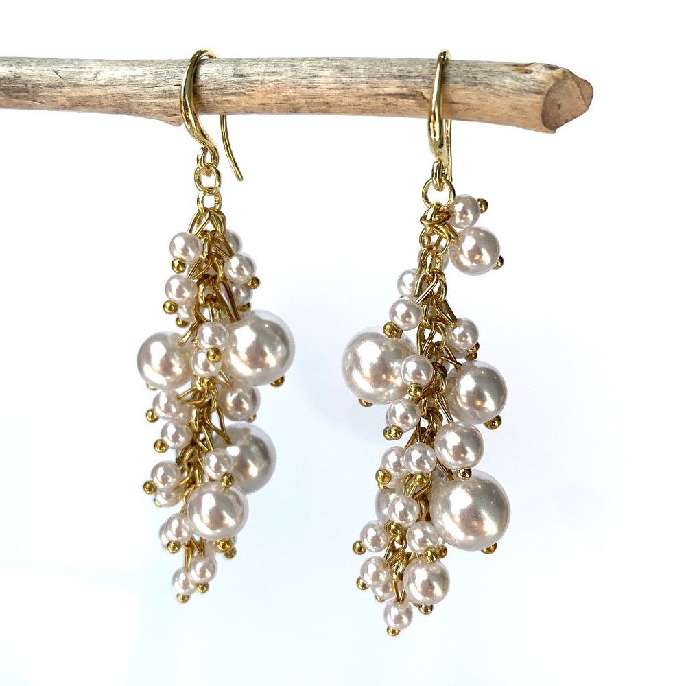 NEW~ Anthropologie Pearl Cluster Drop Earrings - Picture 8 of 8